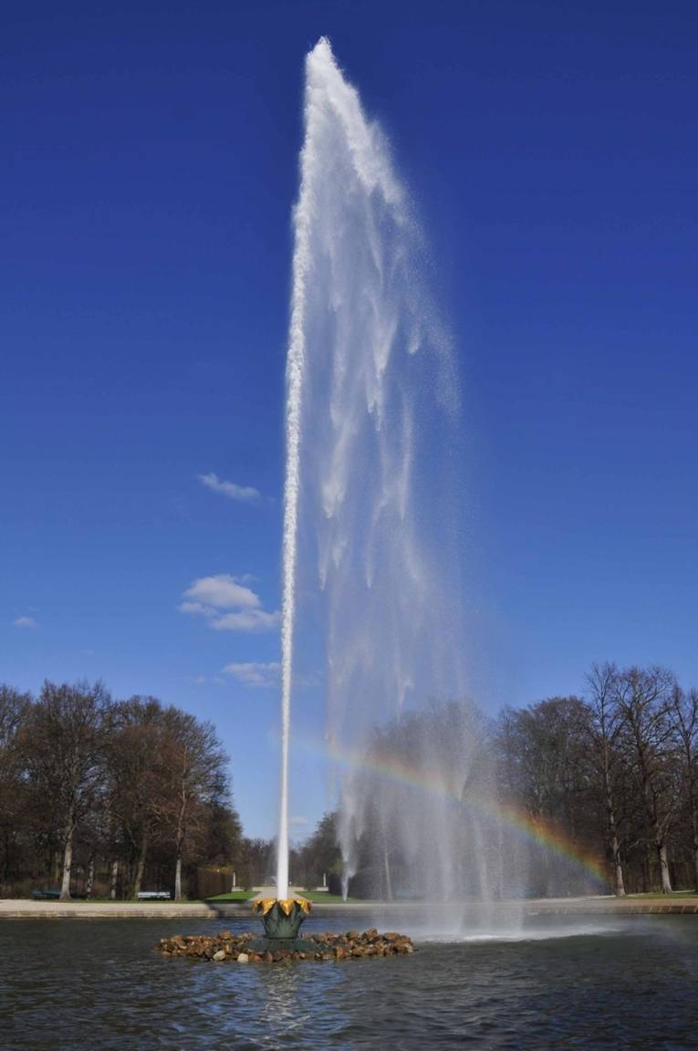 Large fountain